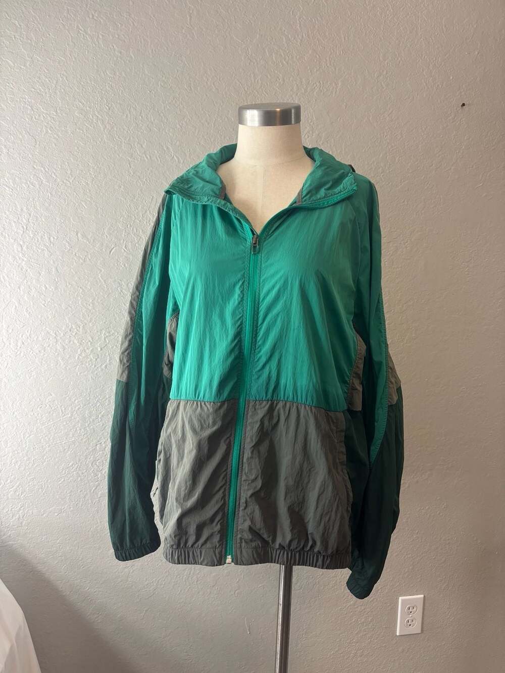 Lululemon Evergreen Color-Blocked Hooded Windbreaker Jacket